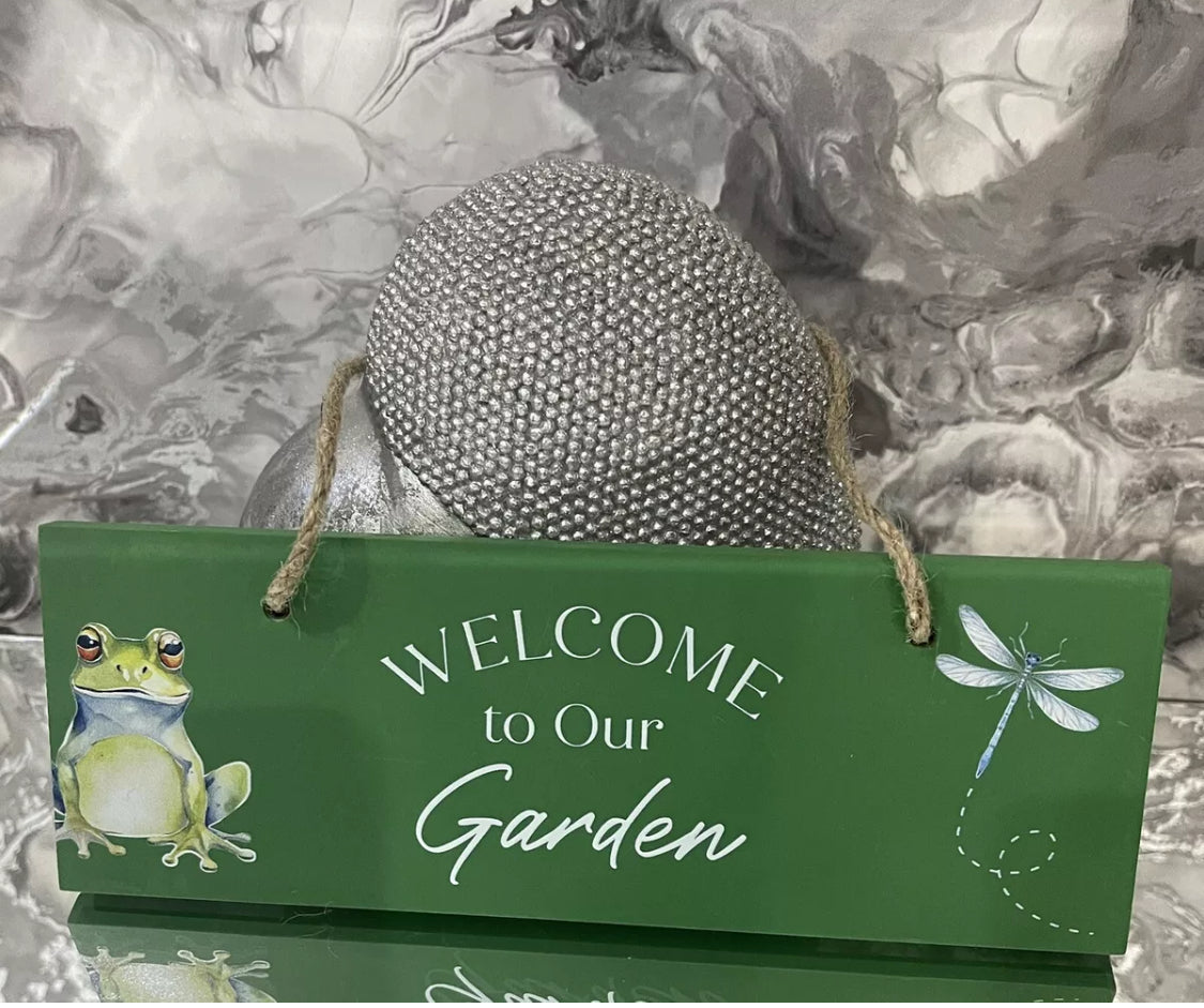 Welcome To Our Garden Decorative Frog & Dragonfly Hanging Wall Sign Plaque Gift