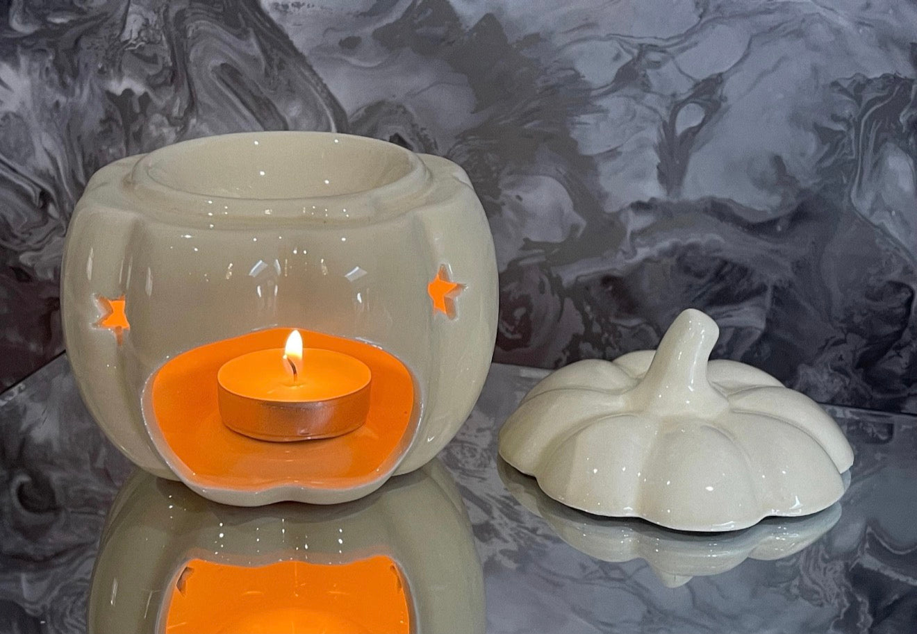 Autumn Pumpkin & Leaves Oil Burner – Ceramic Wax Melt Warmer – Seasonal Home Decor Ornament Gift