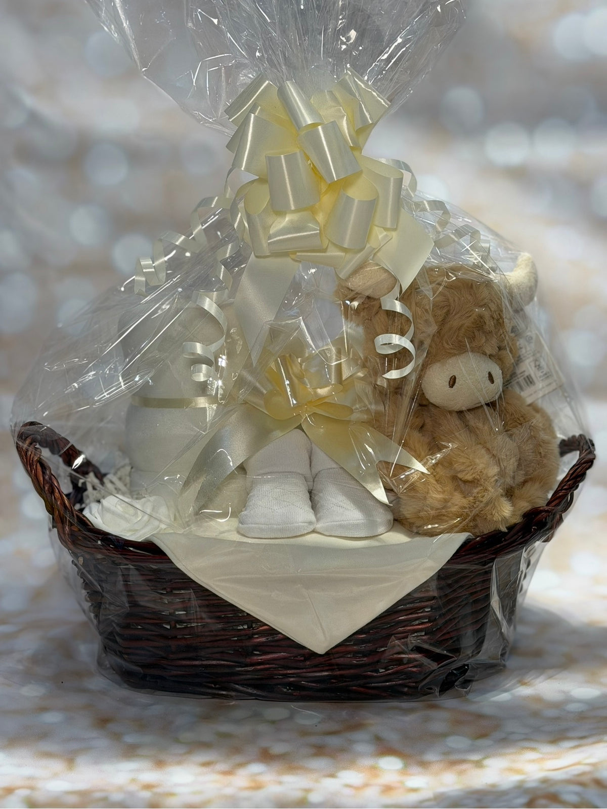 Highland Cow Baby Gift Hamper – Neutral Newborn Gift Set
