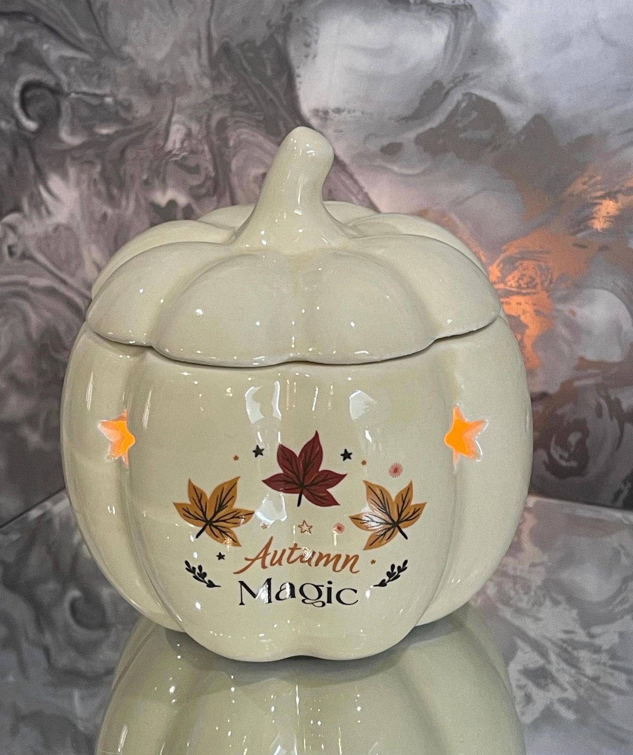 Autumn Pumpkin & Leaves Oil Burner – Ceramic Wax Melt Warmer – Seasonal Home Decor Ornament Gift