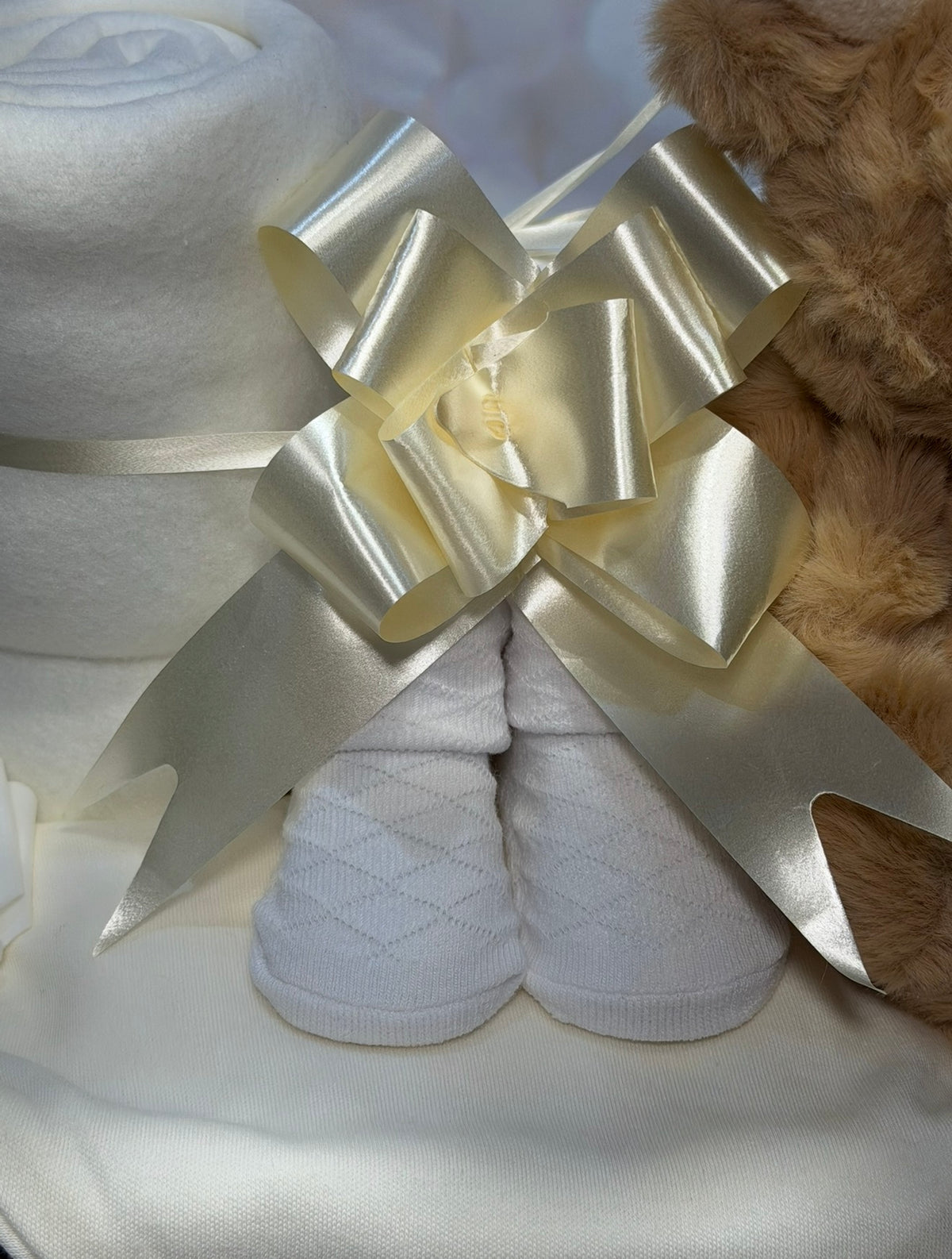 Highland Cow Baby Gift Hamper – Neutral Newborn Gift Set
