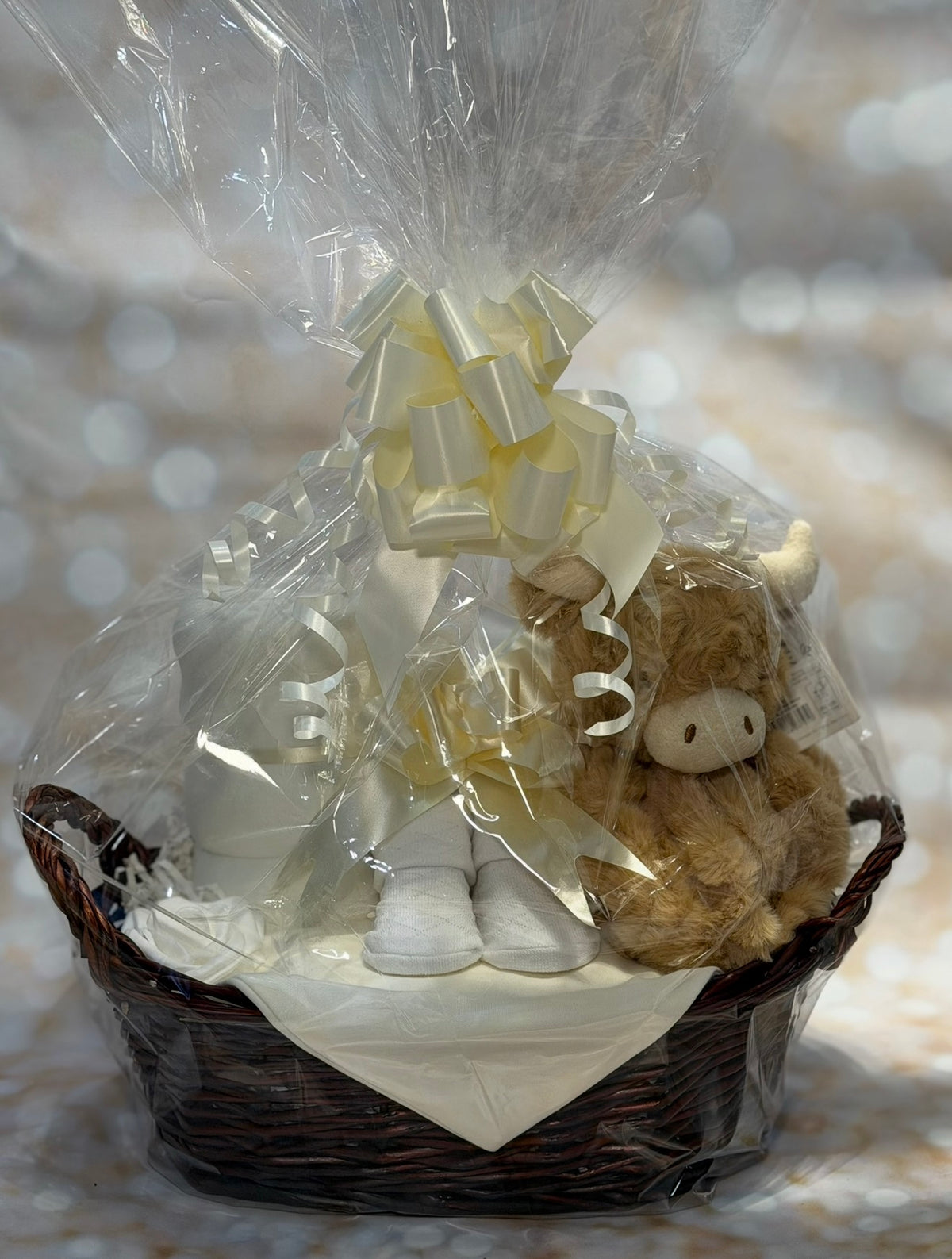 Highland Cow Baby Gift Hamper – Neutral Newborn Gift Set