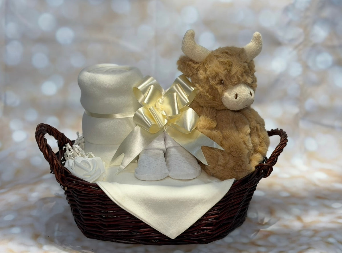 Highland Cow Baby Gift Hamper – Neutral Newborn Gift Set