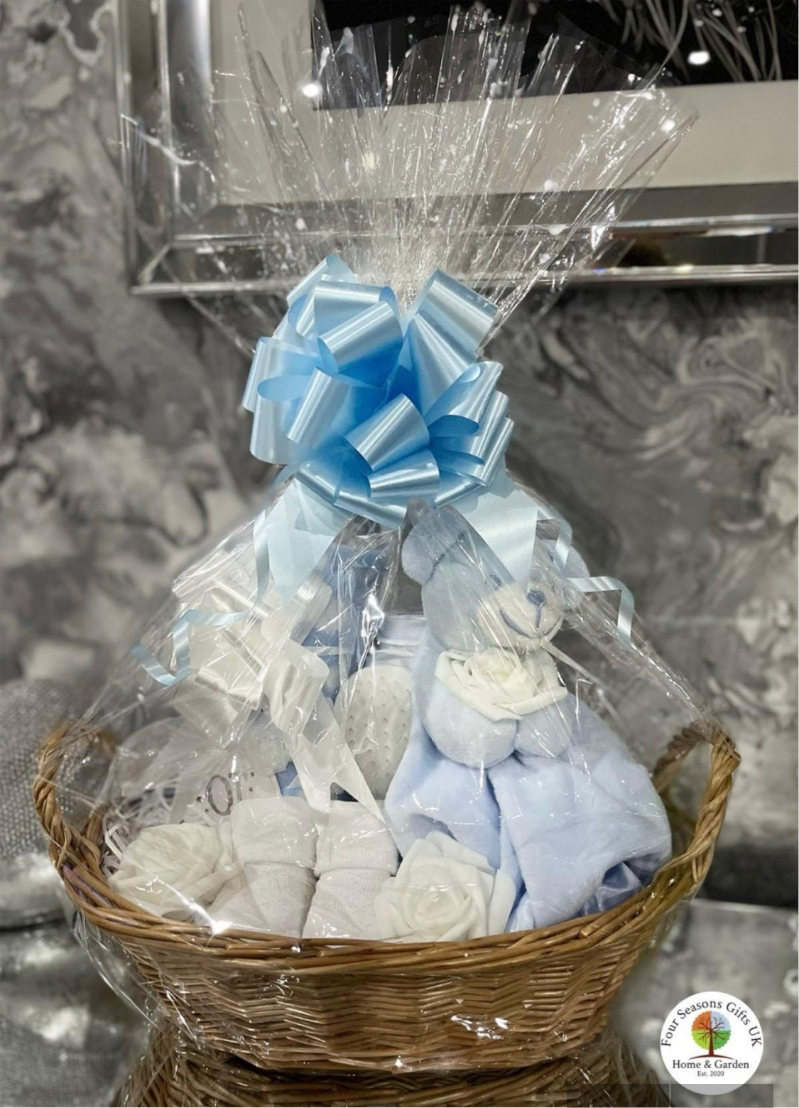 Teddy Bear Comforter Baby Hamper Gift Set. Unisex, Pink or Blue.