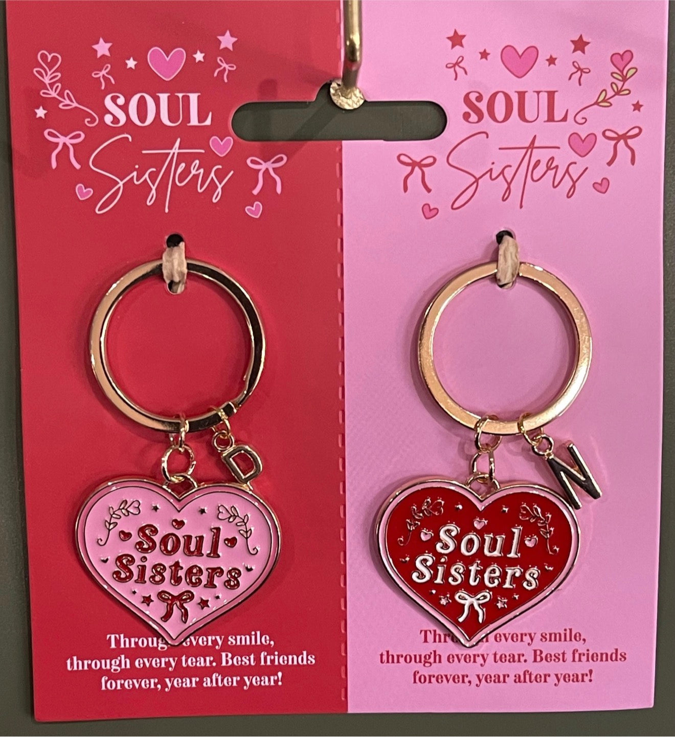 Personalised Soul Sisters Heart & Bow Keyring – Pink Red Enamel Friendship Keychain with Initial Charm – Best Friend or Galentine’s Gift