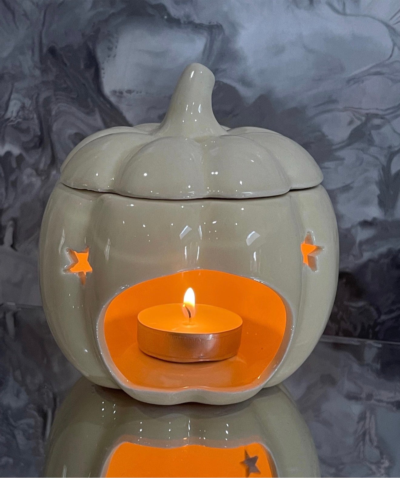 Autumn Pumpkin & Leaves Oil Burner – Ceramic Wax Melt Warmer – Seasonal Home Decor Ornament Gift