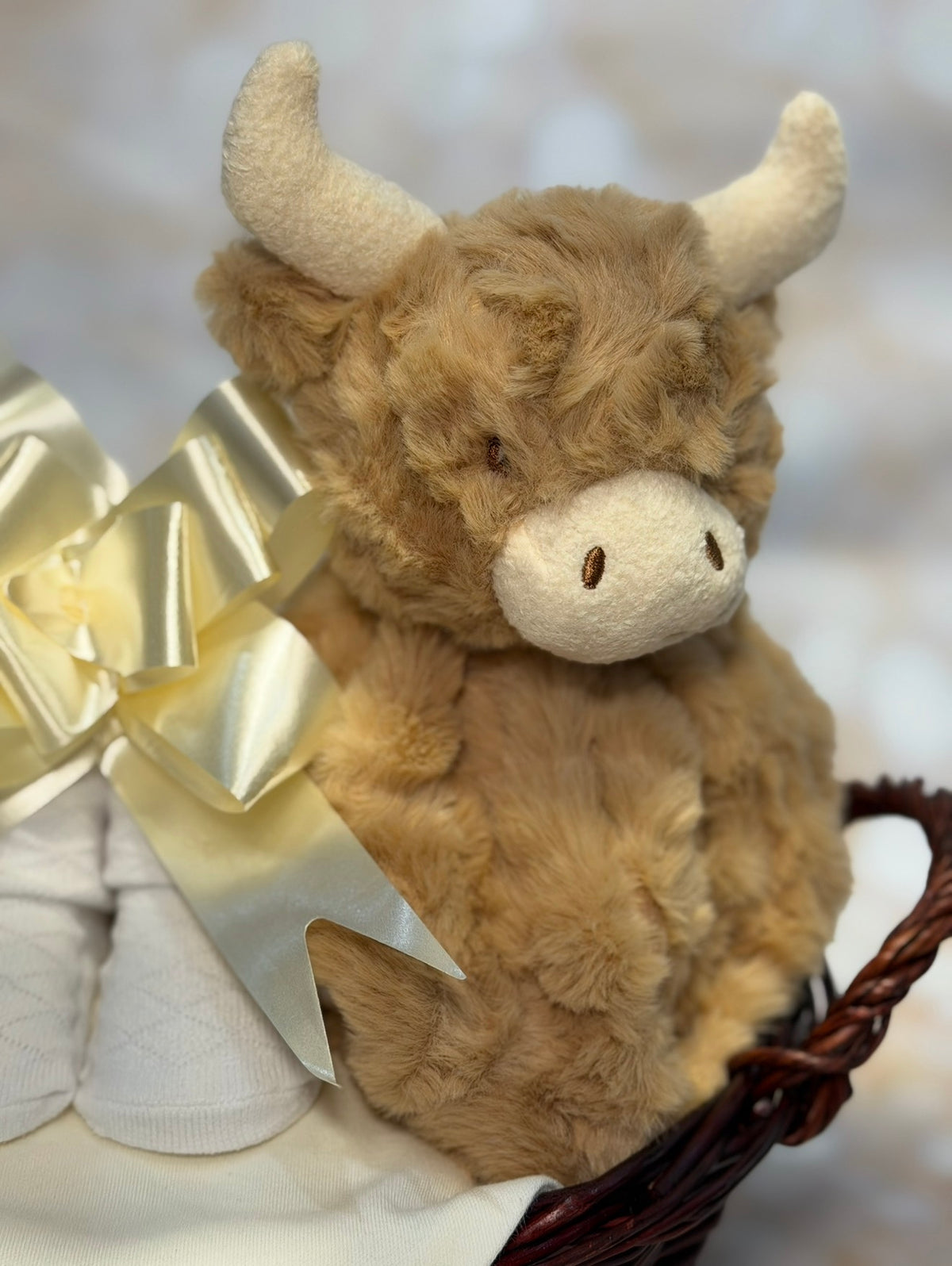 Highland Cow Baby Gift Hamper – Neutral Newborn Gift Set