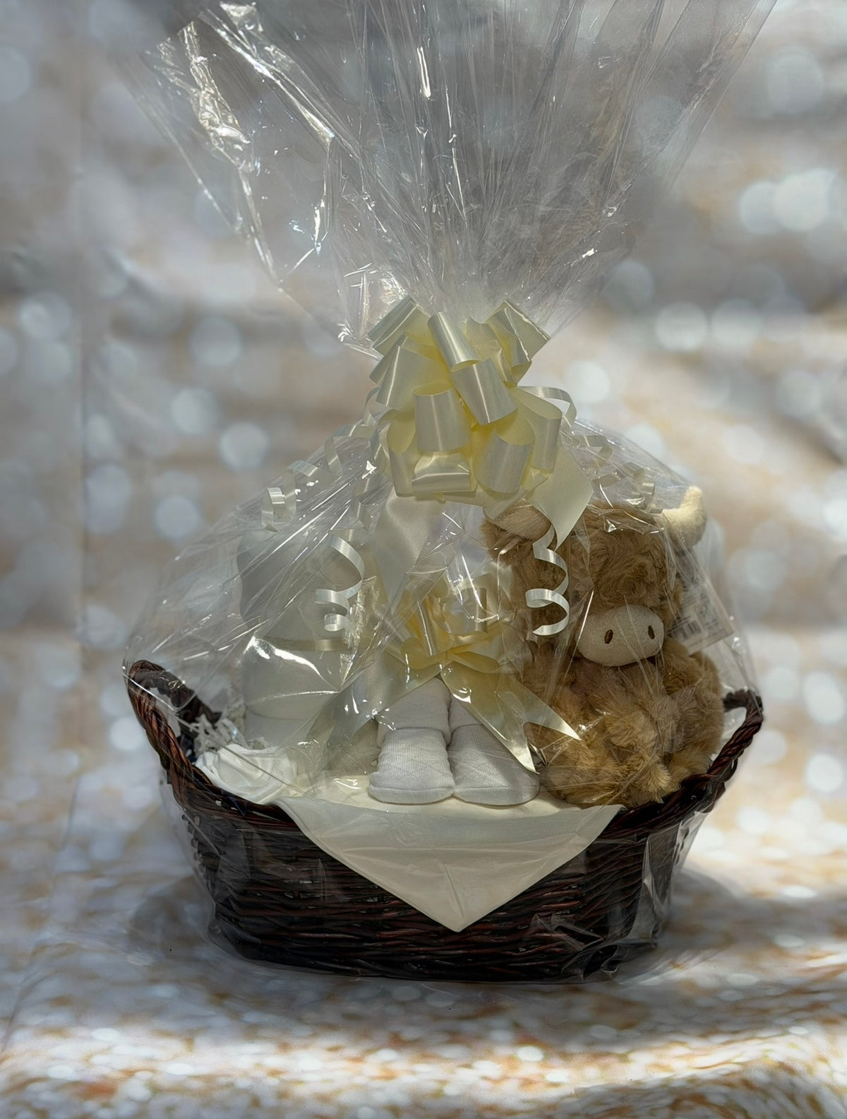 Highland Cow Baby Gift Hamper – Neutral Newborn Gift Set